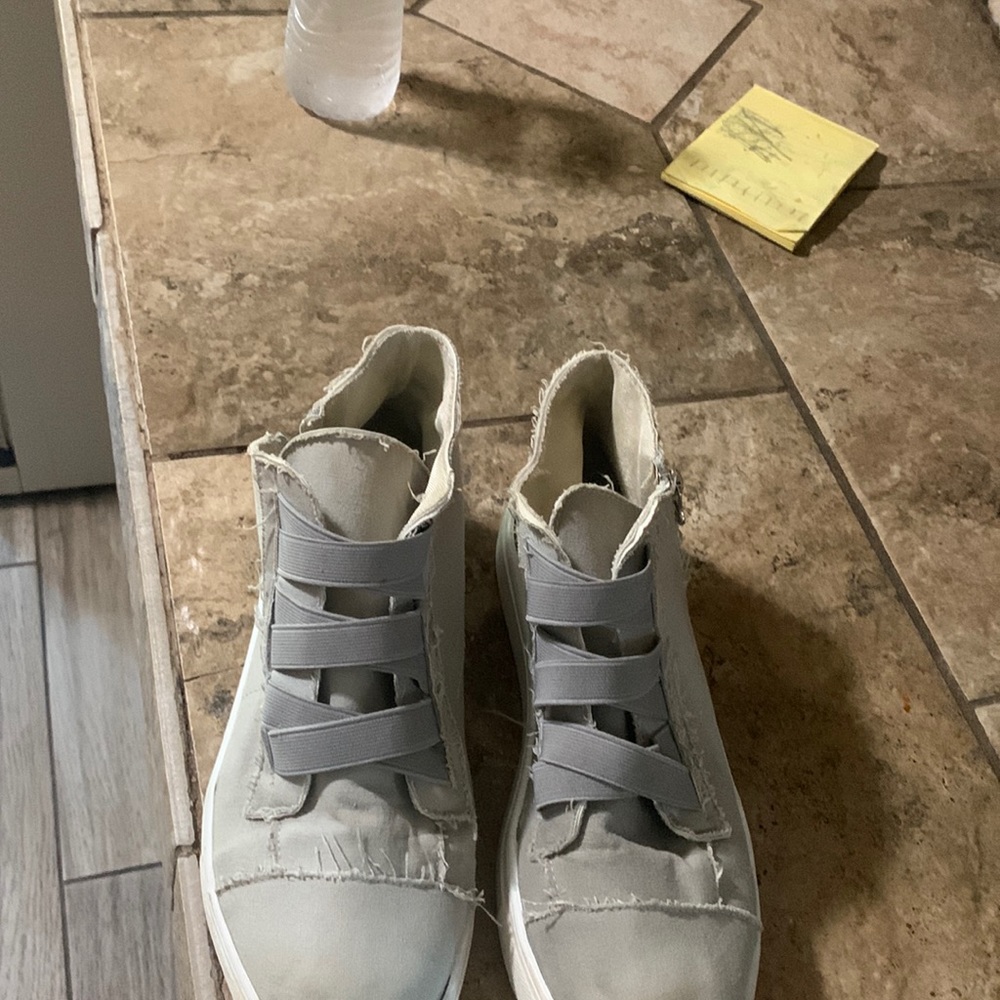 Size 8 shoes for 25$ can bargain